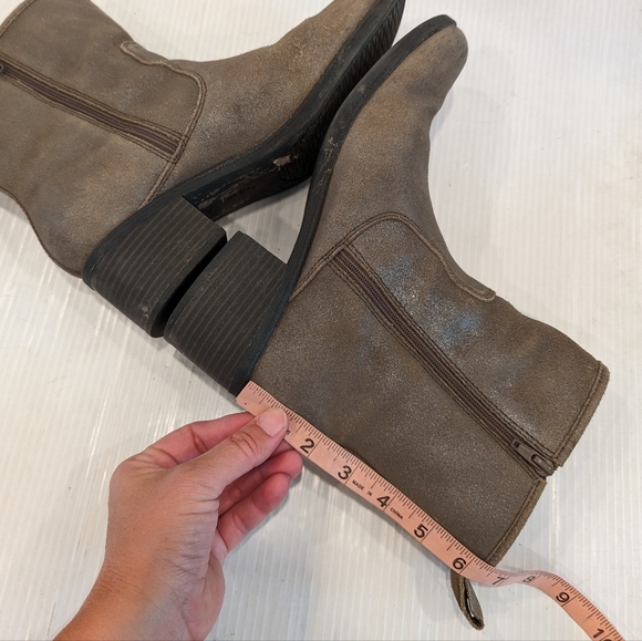 CLARKS Collection Nevella Devon Women's taupe suede zip ankle booties size 10 - Picture 13 of 15